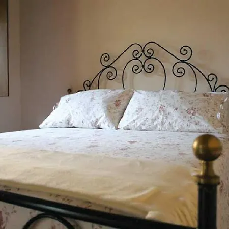 בית חווה Cascina Formighezzo *