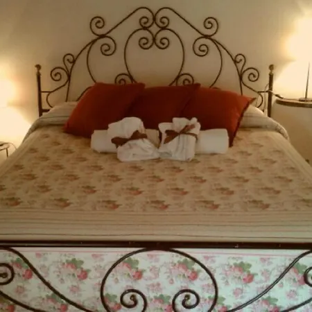 בית חווה Cascina Formighezzo *